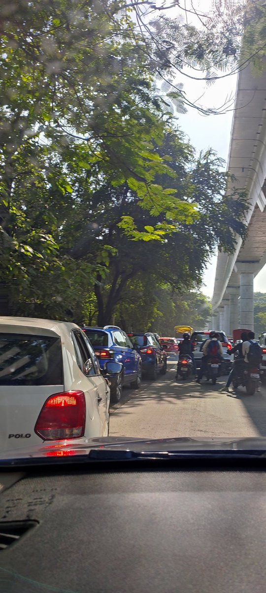 KolpeNeelam's tweet photo. Heavy traffic everyday on Baner highway from Sindh soc to Pune University circle wasting about 45 minutes causing delay thousands of office goers. https://t.co/cAzyAnIEm1