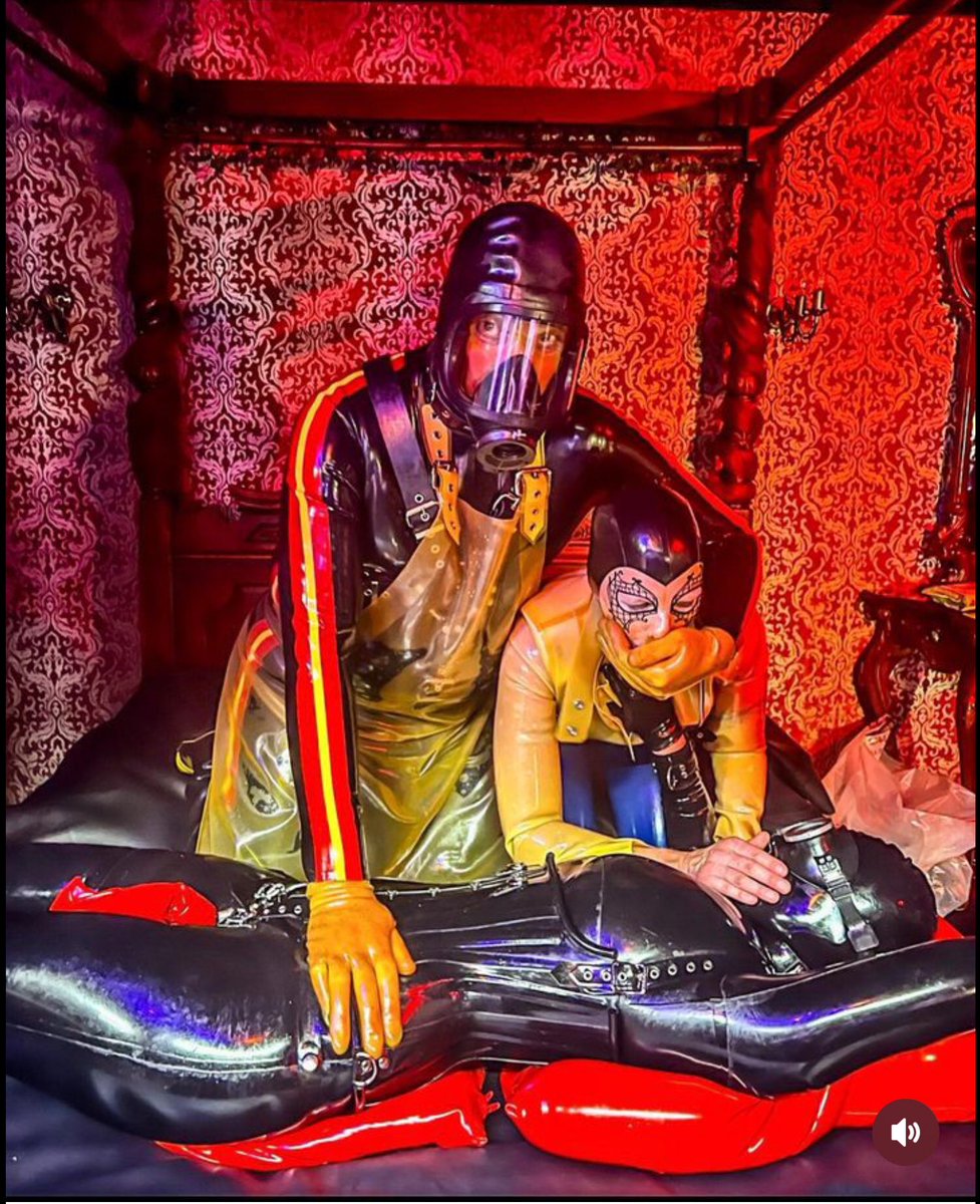More of a teaser for you all of the fun and games at last Saturday’s rubber only party @rubber_revolution @murdermilestudios thankyou to @brockthebearded for such a great pic.

Suit, apron &amp; jacket <a href="/libidex/">𝕄𝕣_𝔽𝕖𝕣𝕟𝕒𝕟𝕕𝕖𝕤</a> @liberation 
Hood @fetico_official 
Gasmask &amp; Harness @blackstyle_latex