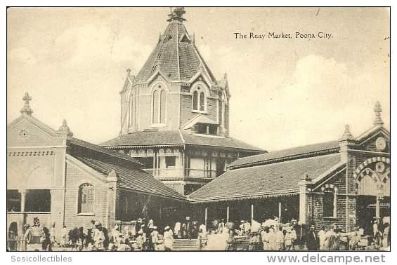 aparanjape's tweet photo. #Pune's famous Mandai was inaugurated October 5, 1886 by Governor Reay. 

Initially called as 'Reay Market', it was later renamed to 'Mahatma Phule Mandai'.   Till 1950s, the building also housed the Poona Municipality Office.  

https://t.co/D9qSzaGtwL https://t.co/0SeU5fjIbL