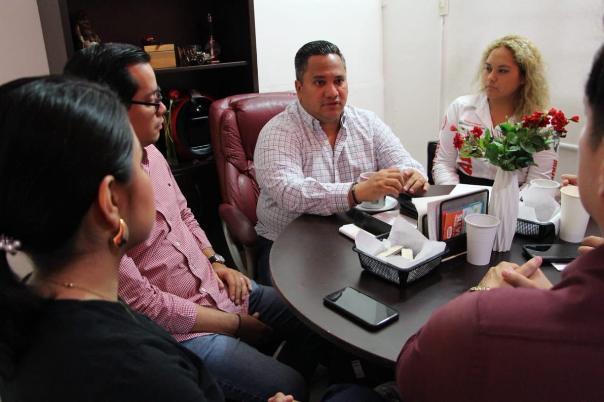 Felicidades estimado Jorge Daniel López Glez, nuevo Dirigente Municipal de la <a href="/LaREDChiapas/">La RED Chiapas</a> en Tuxtla Gutiérrez. Somos y seguiremos siendo la Organización mas importante 👊🏻 
Por las y los jóvenes todo!!! 🟢⚪️🔴
Que viva el PRI 🫶🏼
