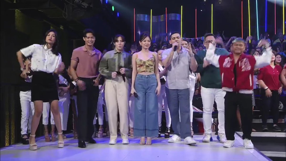 cassy_updates's tweet photo. Multi tasking again this #THURStyForEB ,
Happy watching and good lunch also.
Hi there, Cassandra!
10 | 05 | 2023
Cassy Legaspi | #CassyLegaspi π
#EatBulaga | #EBHosts
#Sparkle | #Kapuso https://t.co/PoqkD3WiSI