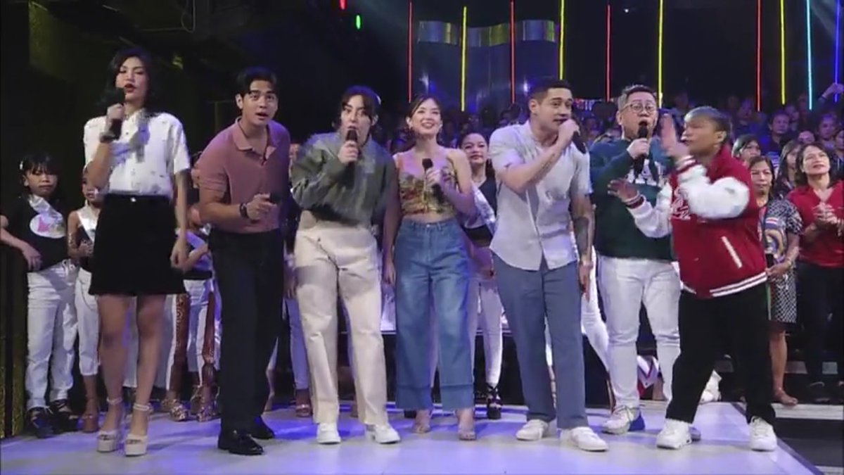 cassy_updates's tweet photo. Multi tasking again this #THURStyForEB ,
Happy watching and good lunch also.
Hi there, Cassandra!
10 | 05 | 2023
Cassy Legaspi | #CassyLegaspi π
#EatBulaga | #EBHosts
#Sparkle | #Kapuso https://t.co/PoqkD3WiSI