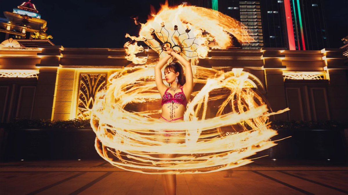 MKvashyn's tweet photo. Fire angels!
Photographer - @MKvashyn 
Show by Royalstar Creative 
Macau 

#artwork #photooftheday #fire #photography #models https://t.co/Y2NqcuEMBz