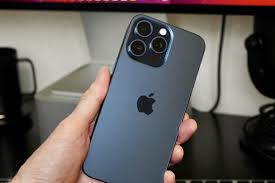 Swarahalu's tweet photo. Apple releases iPhone software update to fix overheating issue https://gulfnews. com/ https://t.co/s7RaGXlhUq

#Apple #appleissue #apple15series #apple14 #push https://t.co/t4EGiRqtDg