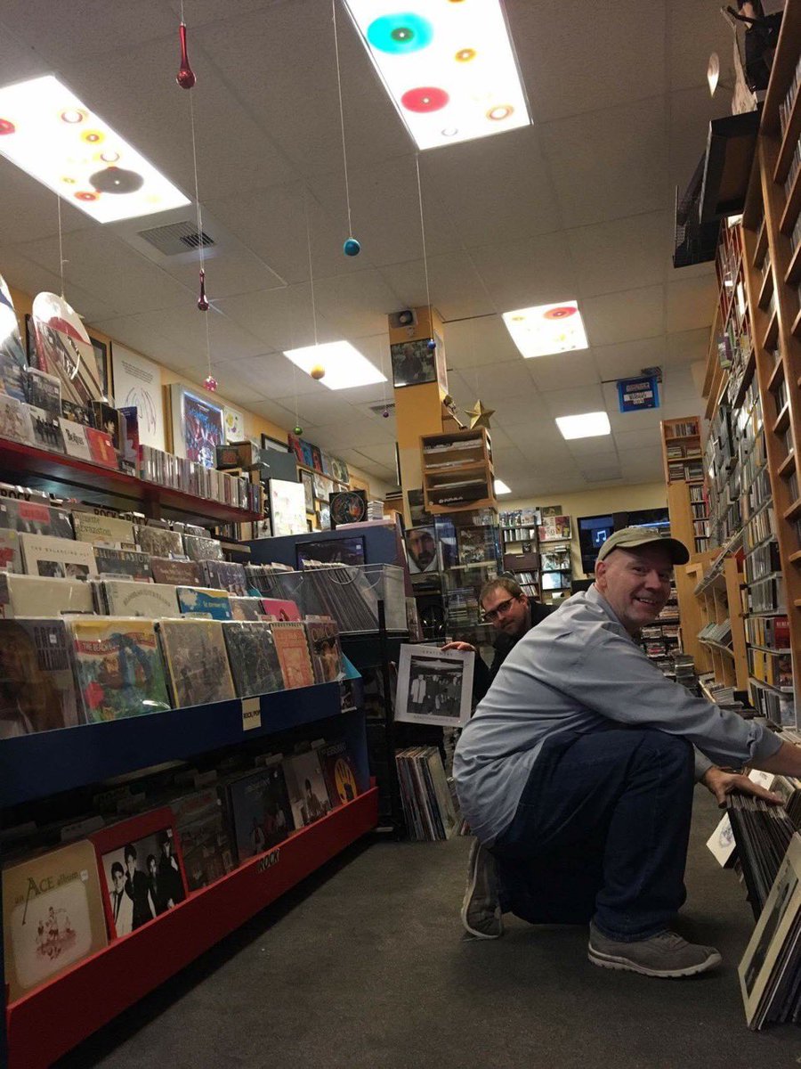 milancompton's tweet photo. @StevieVanZandt @VortexMnM in Kirkland, WA https://t.co/vFsgSPjEEu