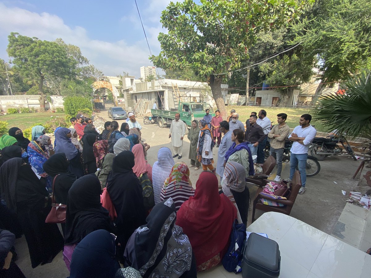 S_NehaShah's tweet photo. Polio morning briefing session in PECHS
Everyone is requested to please cooperate with polio teams. They have working tirelessly round the clock to administer vaccines and facilitate public 🙏
#POLIO2023 #assistantcommissioner #Ferozabad #DistrictEast https://t.co/rETCitexWz