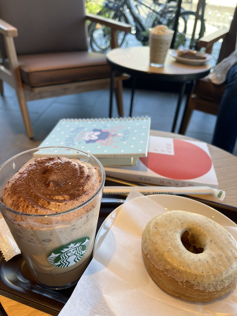 Leaf_Books_'s tweet photo. #読書
#スタバ読書

しあわせ(^_^*) https://t.co/iBbo1RdbSv
