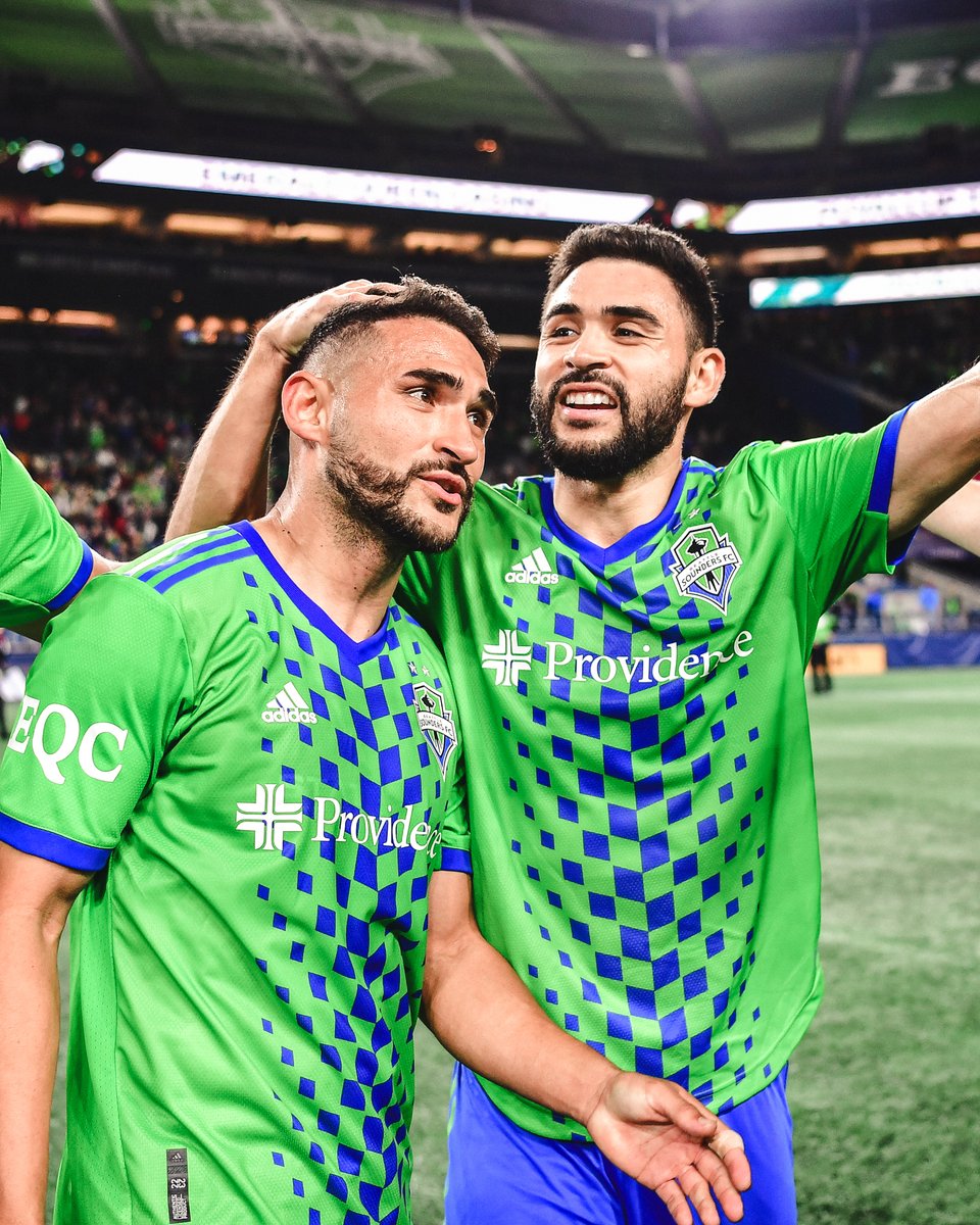 Alex Roldan assists Cristian Roldan six minutes into second-half stoppage time to clinch a playoff spot.

Scenes.