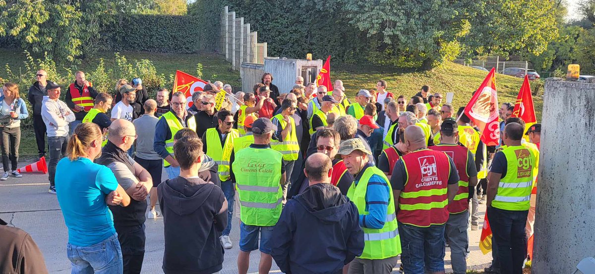 CalciaCgt's tweet photo. 30e jour de #greve pour les #salariés de la #cimenterie #Calcia #HeidelbergMaterials à #Couvrot. Plus que jamais la #CGT dans la lutte pour obtenir de meilleures conditions de travail, l'apaisement du climat social, le respect des travailleurs ✊ https://t.co/QS0aOUO08P