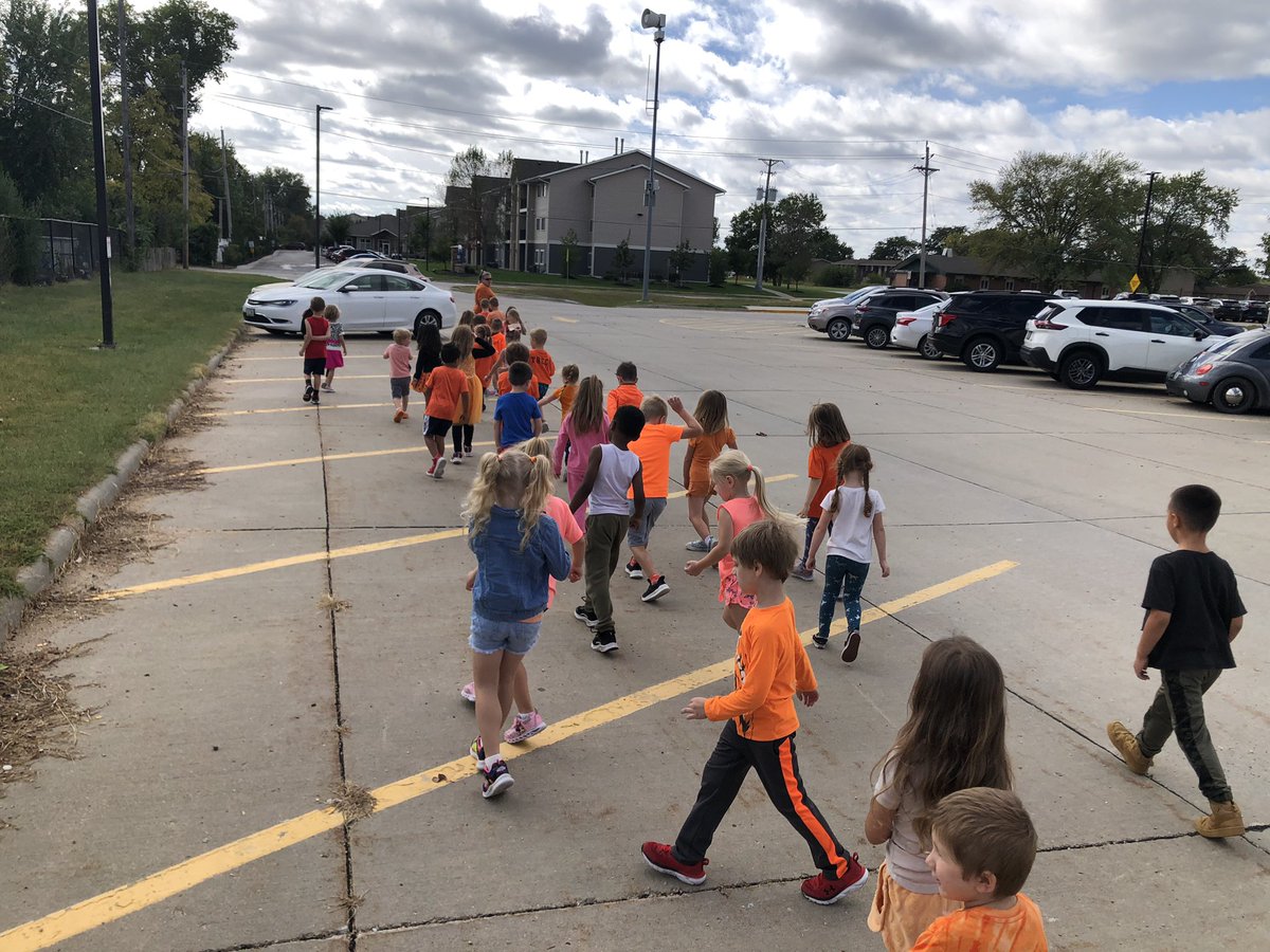 Today we participated in the Healthiest State Walk.  We walked outside for 30 minutes!! It was beautiful!  #WhyIWalk  #HSIWalk2023 @paul_schech   @KinderTeacherB