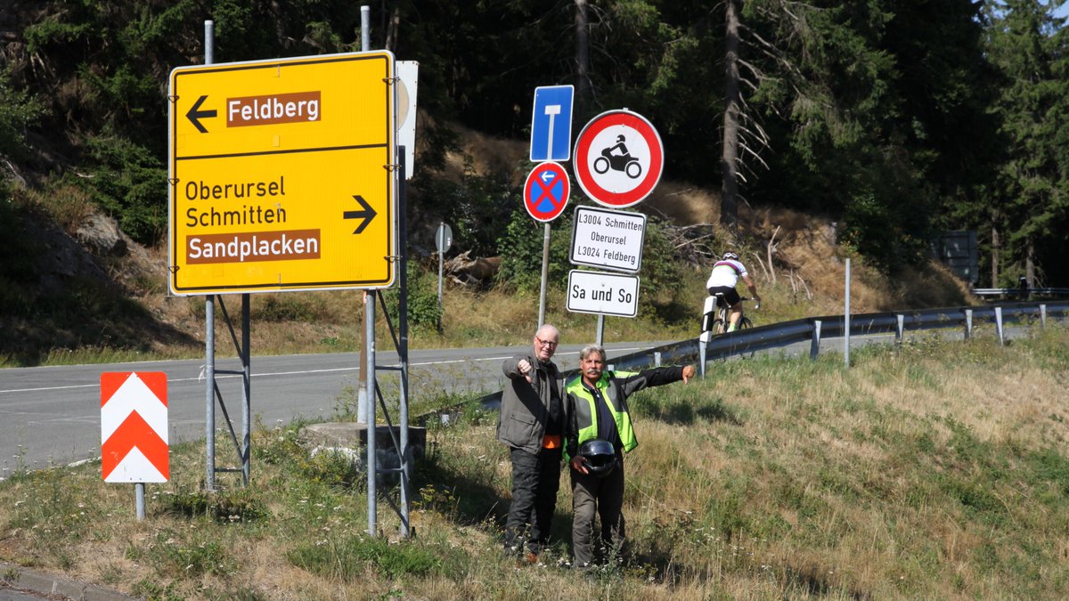 Peter Hanke (@hankesiegen) on Twitter photo NACHGEFRAGT: Keine erleichterten Streckensperrungen oder einseitige Maßnahmen geplant, weder für Motorradfahrer noch auf Bikerstrecken! DANKE <a href="/JurgenLenders/">Jürgen Lenders</a> MdB, für die klare Einordnung und Aussage auch künftig auf Maßnahmen zu achten, die speziell Motorradfahrer treffen sollen! NACHGEFRAGT: Keine erleichterten Streckensperrungen oder einseitige Maßnahmen geplant, weder für Motorradfahrer noch auf Bikerstrecken! DANKE <a href="/JurgenLenders/">Jürgen Lenders</a> MdB, für die klare Einordnung und Aussage auch künftig auf Maßnahmen zu achten, die speziell Motorradfahrer treffen sollen!