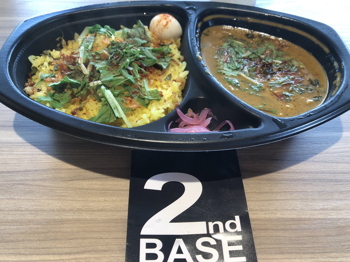 zoo43z's tweet image. 曇天の木曜ランチはお初のキッチンカーでスパイシーチキンカレーを。
兵庫から東京へ来て本日都内出店初日とのこと・・・雰囲気ある店主さんが話してくれた。
見た目以上にスパイシー好きなタイプ😁
次回は2種盛に挑戦ご馳走様😋
#2ndBase #SPICECURRY #スパイシーチキンカレー