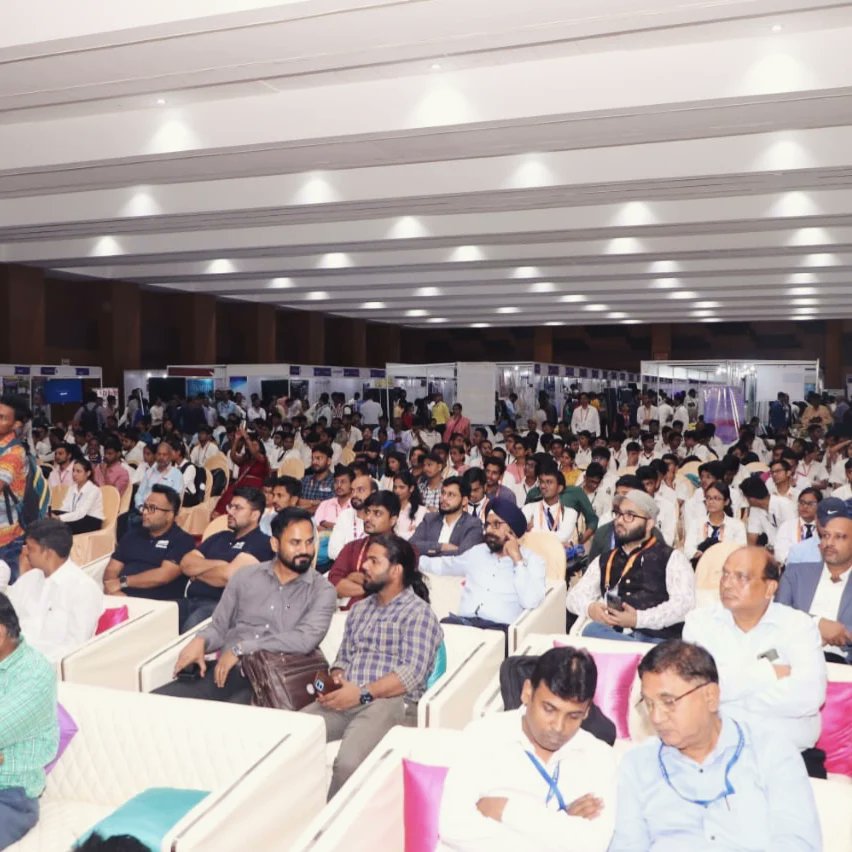 HKishor4you's tweet photo. "Shri Rajesh Kumar Singh, Secretary @DPIITGoI and  Shri @SandeepPoundrik Sir were captivated as they explored our innovative stalls at the Bihar Innovation Challenge 2023. 

Our Medaaverse exhibit left a lasting impression as we're transforming the landscape of medical education. https://t.co/AhAbxVBa4r