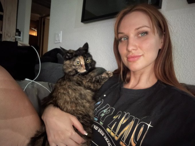 Quality time with my baby Ziggy, it&rsquo;s her birthday today, she is 2 years old 😇 https://t.co/WgDbwR9v<a href="/tag/toronto"class="tags"><span>#toronto</span></a><a href="/tag/canada"class="tags"><span>#canada</span></a><a href="/tag/kingstreet"class="tags"><span>#kingstreet</span></a>