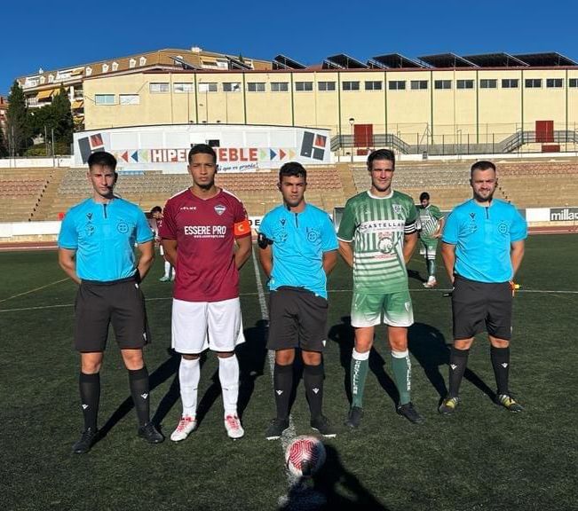 JuanSeAngulo05's tweet photo. 1 punto y seguimos sumando

#ubeda #liga #spain #españa #league #capitan #soccer #futbol https://t.co/Lrrqg2ivgH