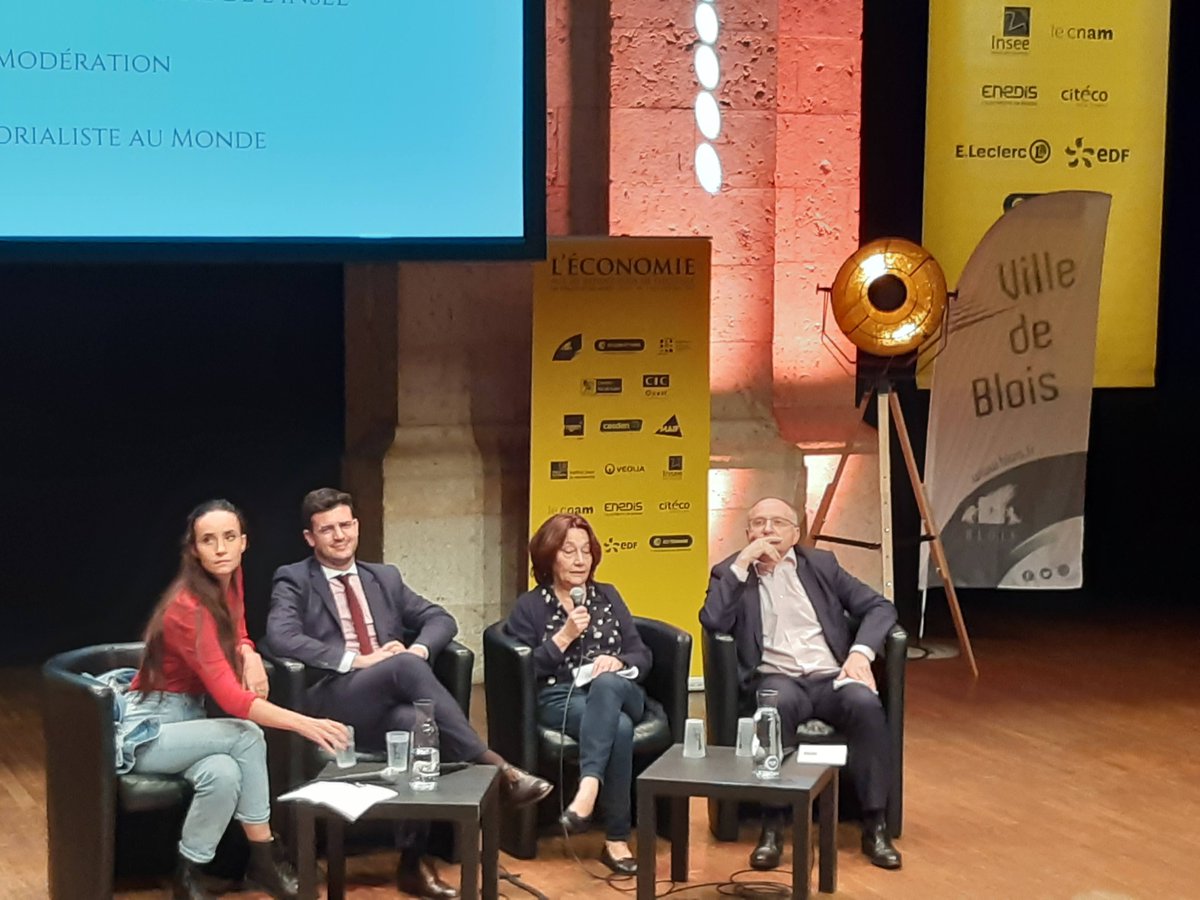 nicoperrin's tweet photo. Cérémonie d'ouverture des rendez-vous de l'#histoire de #Blois sur le thème "les vivants et les morts".
1ère table ronde sur l'#economie et une vision #demographique de la France en 2025
@cdegru @romainprudent @salomesaque @DavidDjaiz @InseeFr @lemondefr @Veolia_FR @LeCnam https://t.co/TWu0UMZsgN