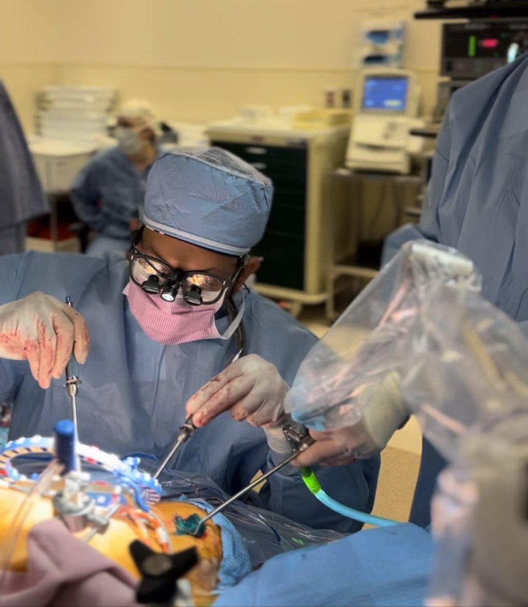 AshVMD's tweet photo. Absolutely love taking on the challenge of minimally invasive mitral valve repair! 🫀💙 It’s a blend of art and science that brings hope and healing to patients. #HeartHealth #MinimallyInvasiveSurgery #MitralValveRepair #SternumSparing https://t.co/aReyAmiP4c