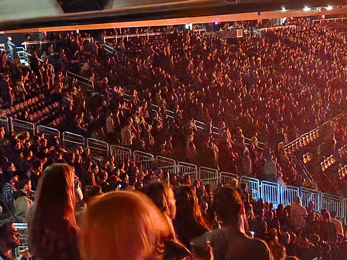 KrystalSMarx's tweet photo. Seattle will never forget we had you first, @qotsa...
#QOTSA #ClimatePledge #SeattleScene https://t.co/vlULnl6BEB
