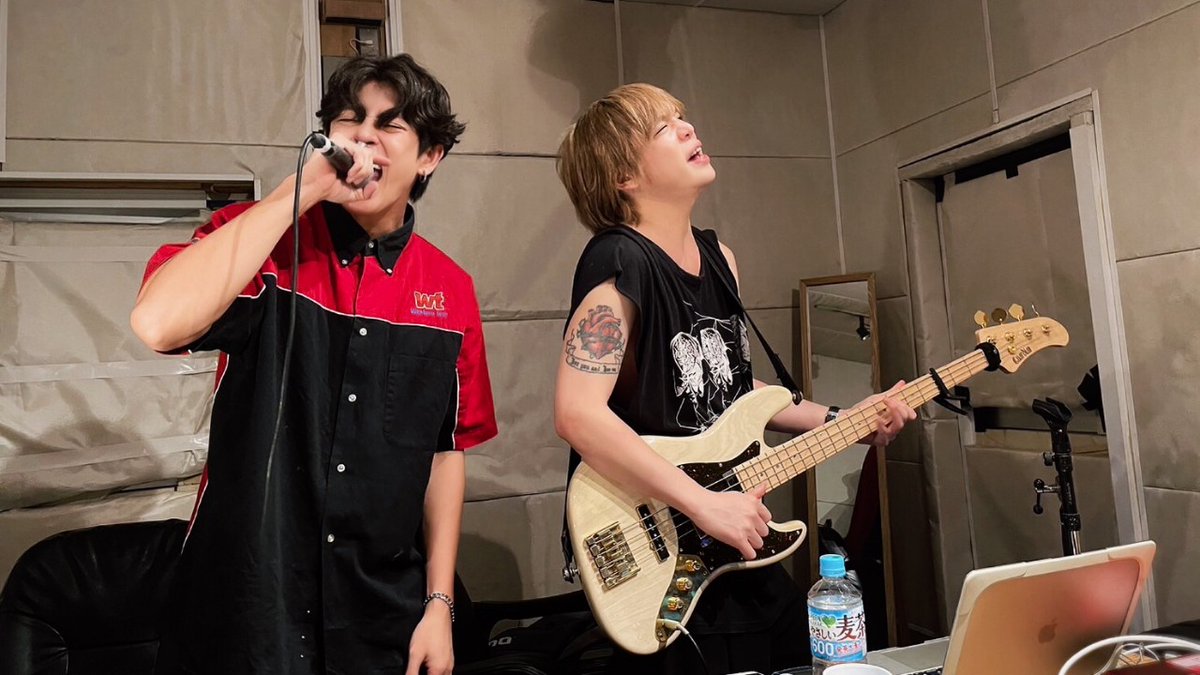 BandRayan's tweet photo. 日本へようこそ、YANG TD! RAYAN‐集結!
代々木公園で開催されるフォーフェスティバルでのRAYANデビューに向けて沢山、沢山練習した。
デビューまであと2日...
皆さんもフォーフェスティバルで、RAYANのデビューを応援してくださいね!#RAYAN #YANGTD #RAYJI #Phofestival2023 #Yoyogi公園 #AsiaMusic https://t.co/15bRMEUKHj
