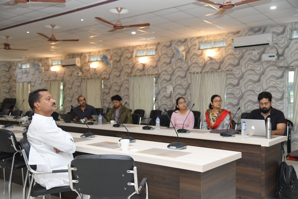 TheAshokSinghal's tweet photo. On Day-2 of my Kokrajhar-Bongaigaon tour, chaired a Review Meeting of Dept of Panchayat & Rural Development, BTC.

Was briefed on the status of several key departmental initiatives, especially the following viz;

“Lakhpati Mahila Initiative” - aimed at strengthening Women-led Development by supporting Women Self Help Groups (SHGs) & empowering the rural women of BTR;

“Peoples’ Hope Peoples’ Plan” - Participatory Constituency Development Plan, a citizen-centric initiative to enhance development, transparency & accountability in local governance; and

“Thengphakri Digital Empowerment Program” aimed at strengthening rural governance & democracy, by deepening digital literacy & digital governance.