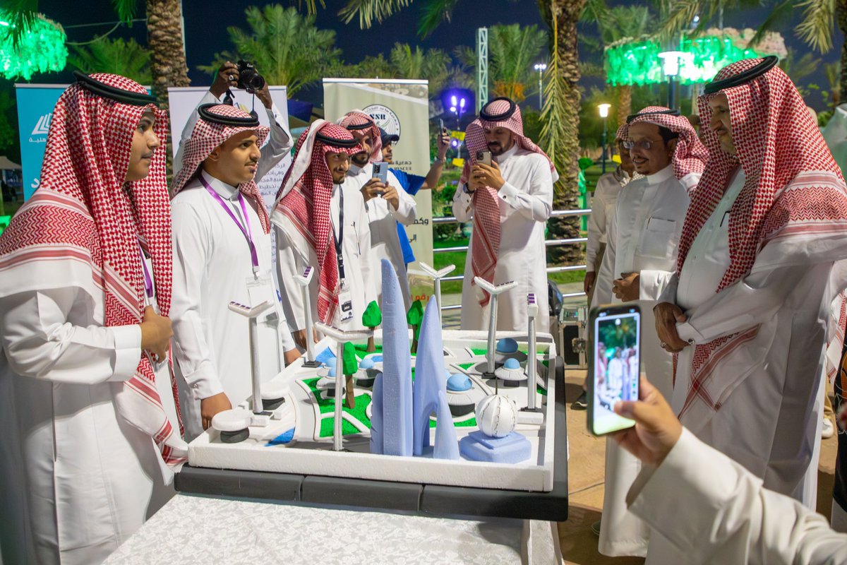 t_alabnaa's tweet photo. بحضور المساعد للشؤون التعليمية بتعليم الطائف ومدير النشاط الطلابي شاركت المرحلة الثانوية بإشراف رائد النشاط في معرض الفضاء والمقام في منتزه الردف بعدد من الطلاب والأعمال الخاصة بهذه الفعالية .

@MOE_TIF_03 

#أسبوع_الفضاء
#تعليم_الطائف
#لأنهم_ابناؤنا
#تربية_الأبناء https://t.co/ogc8JyAXEL