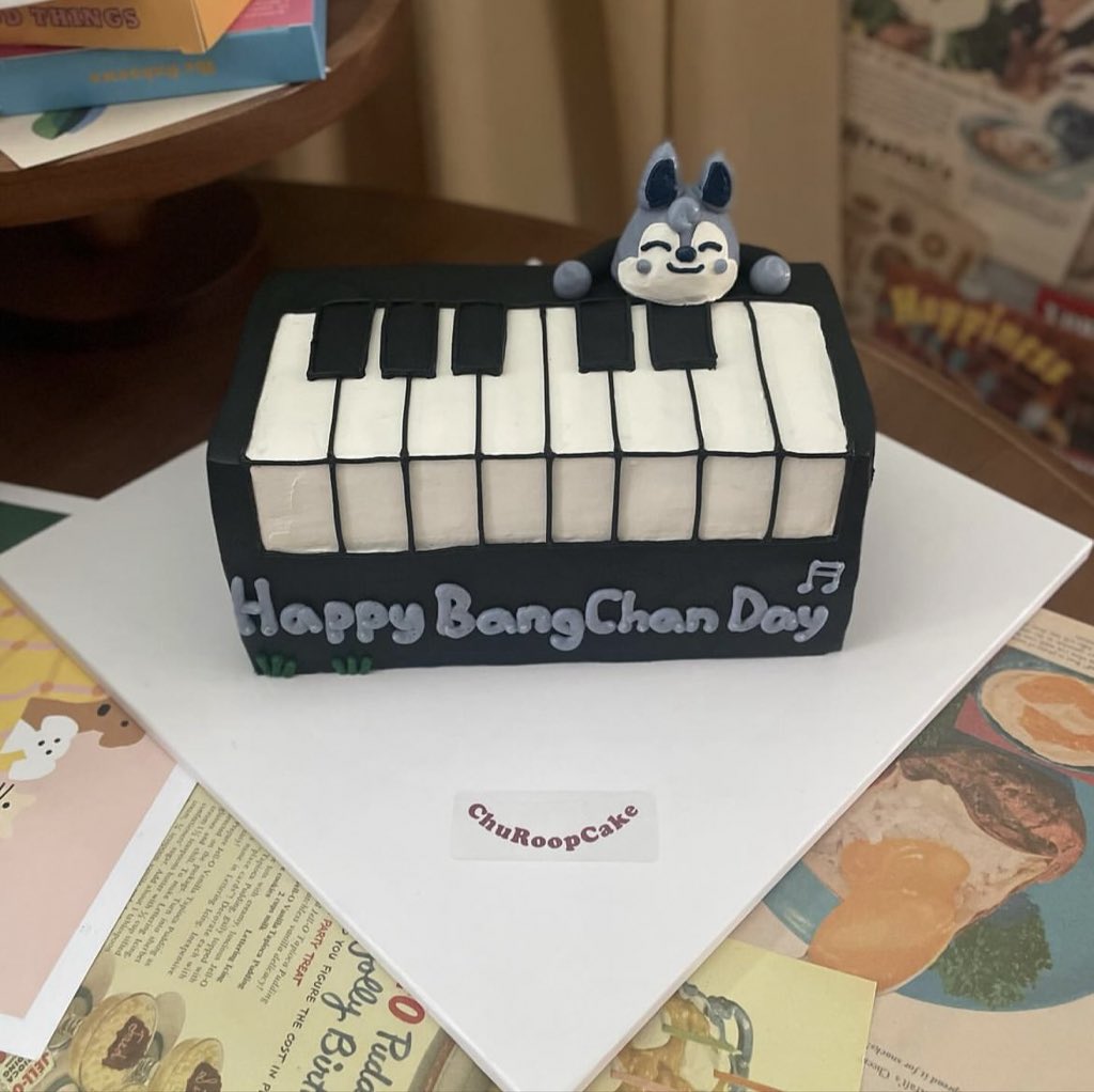 skzinfoespmx's tweet photo. La panadería que hizo el pastel 🎂 de Bang Chan por su cumpleaños, publicó el producto final de como quedó 😭💗 https://t.co/pFx3OfZDZg