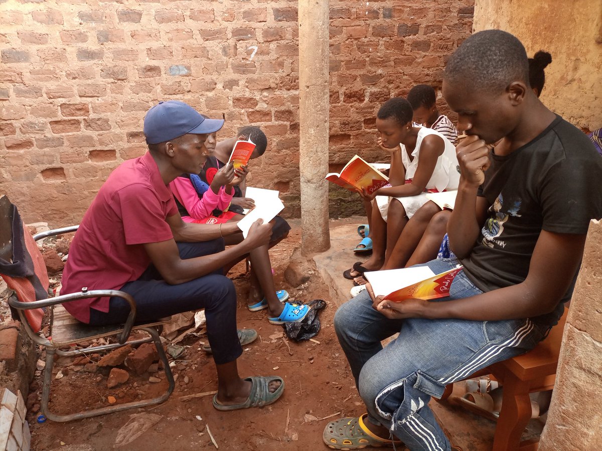 As the world celebrates teachers today, we celebrate @OWORIMO94790573 (in maroon), our project coordinator in Acholi Quarter Slum. He moves door to door teaching young people literacy skills. He's illustrated that you don't have to be a classroom teacher to teach & impact lives.