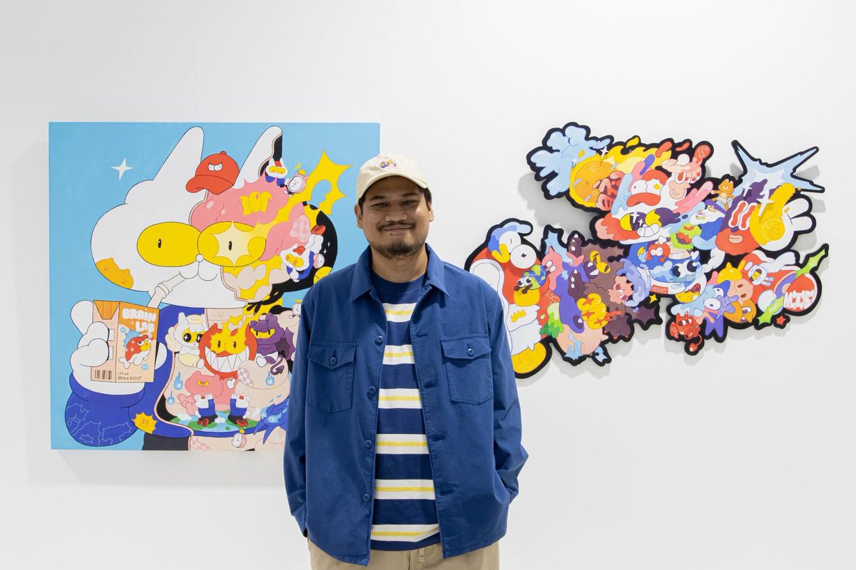 PhuTwenty_'s tweet image. Me, my art and my cat