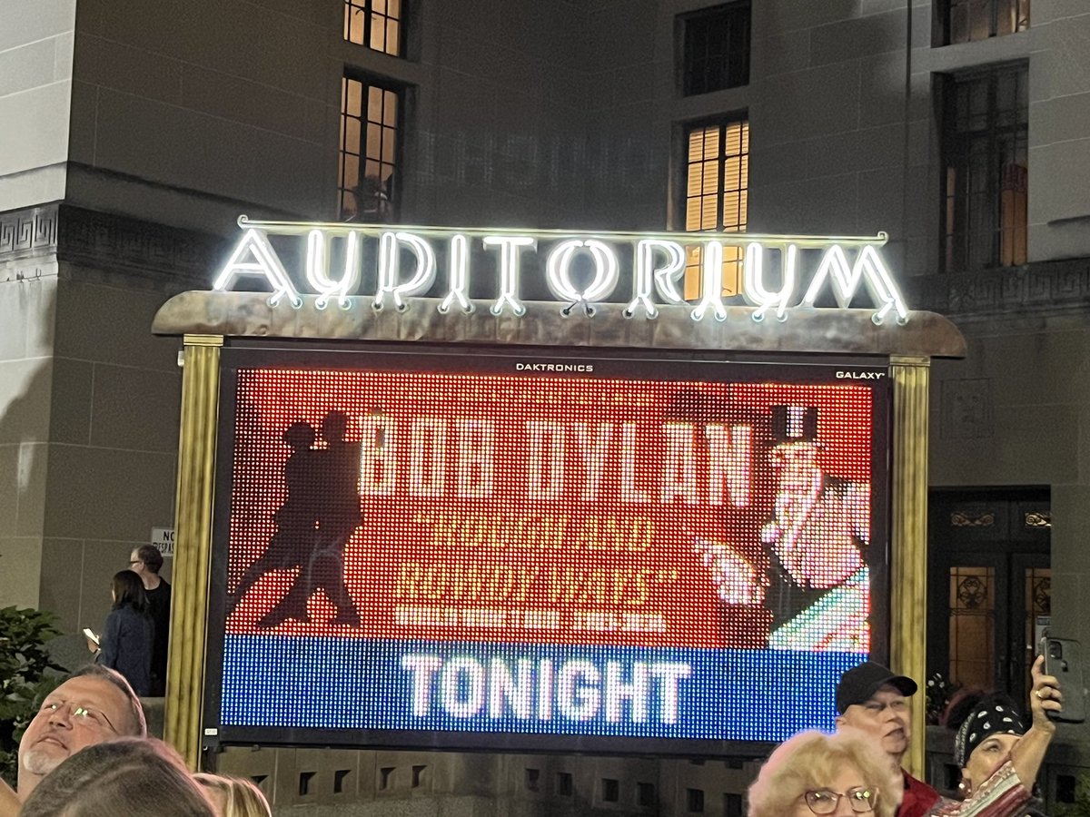 mikethewalter's tweet photo. Bob Dylan time. He opened with Johnny B Goode! #bobdylan https://t.co/cREgVov4JV