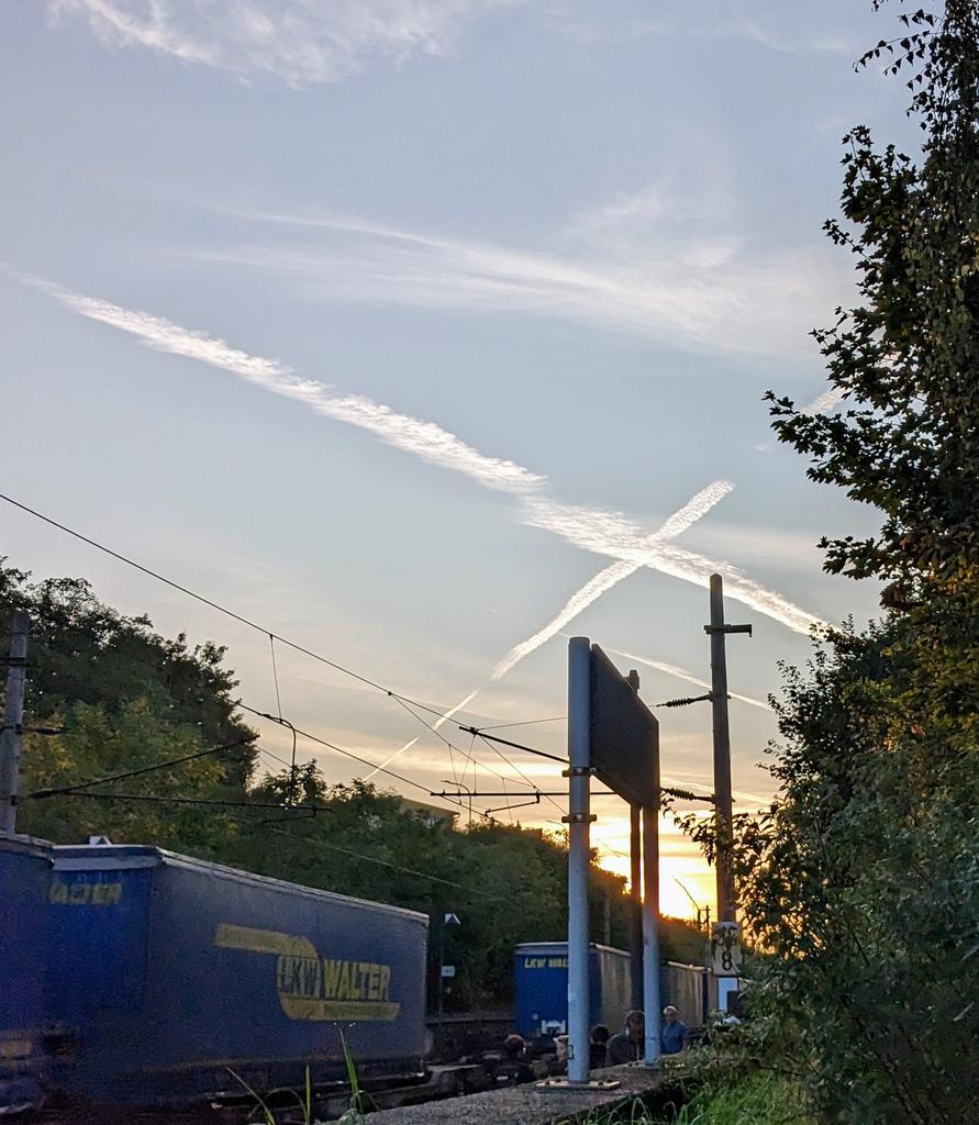 GuMo mit #Bahnhofsromantik und #chemtrails 🤗☕🍀