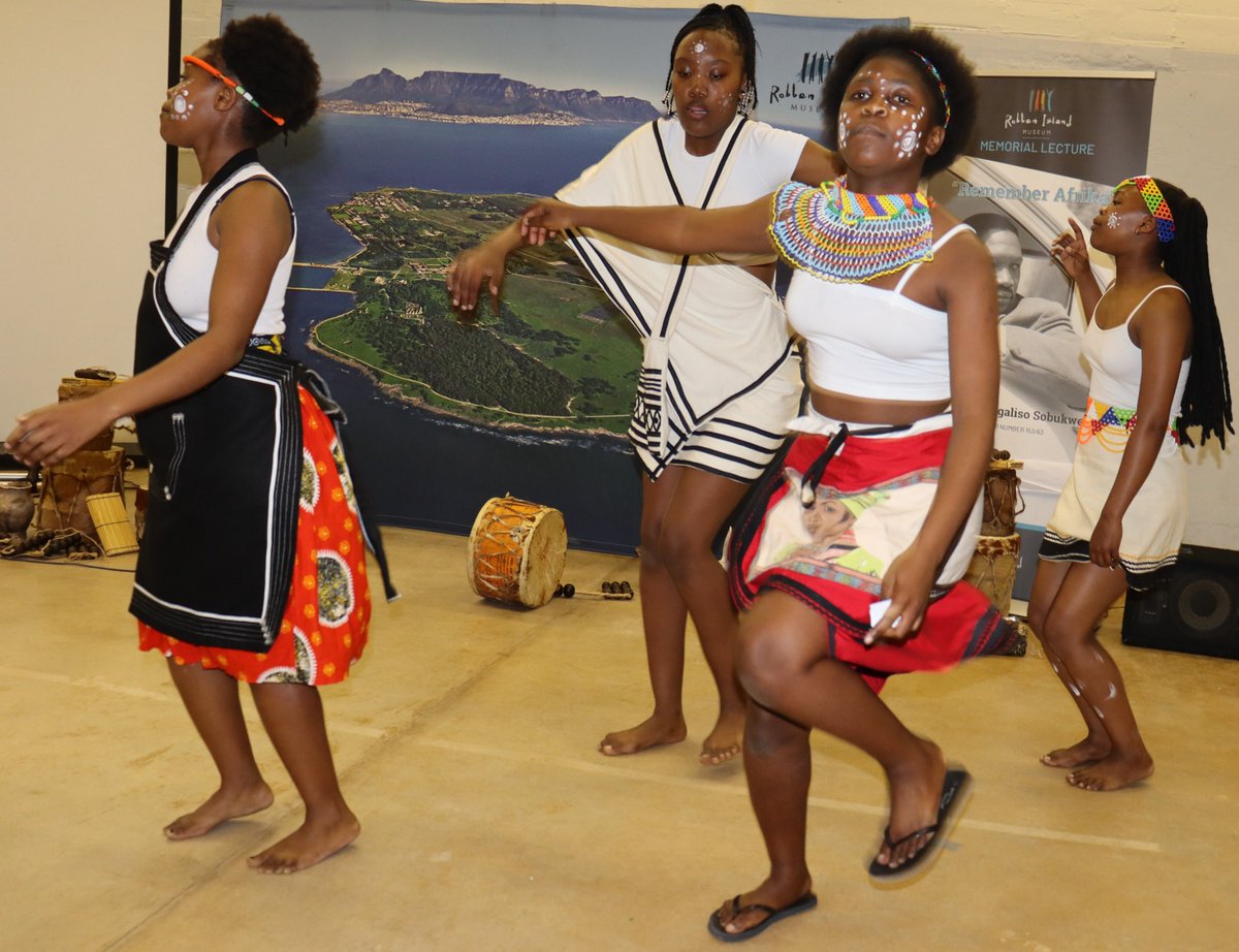 robben_island's tweet image. Day 4 of the Spring School Programme was a cultural presentation, learners showcased their unique diverse cultures by wearing their cultural attires, showcasing the different cultures through song and dance performances and fostering shared national identities.
#springschool2023
