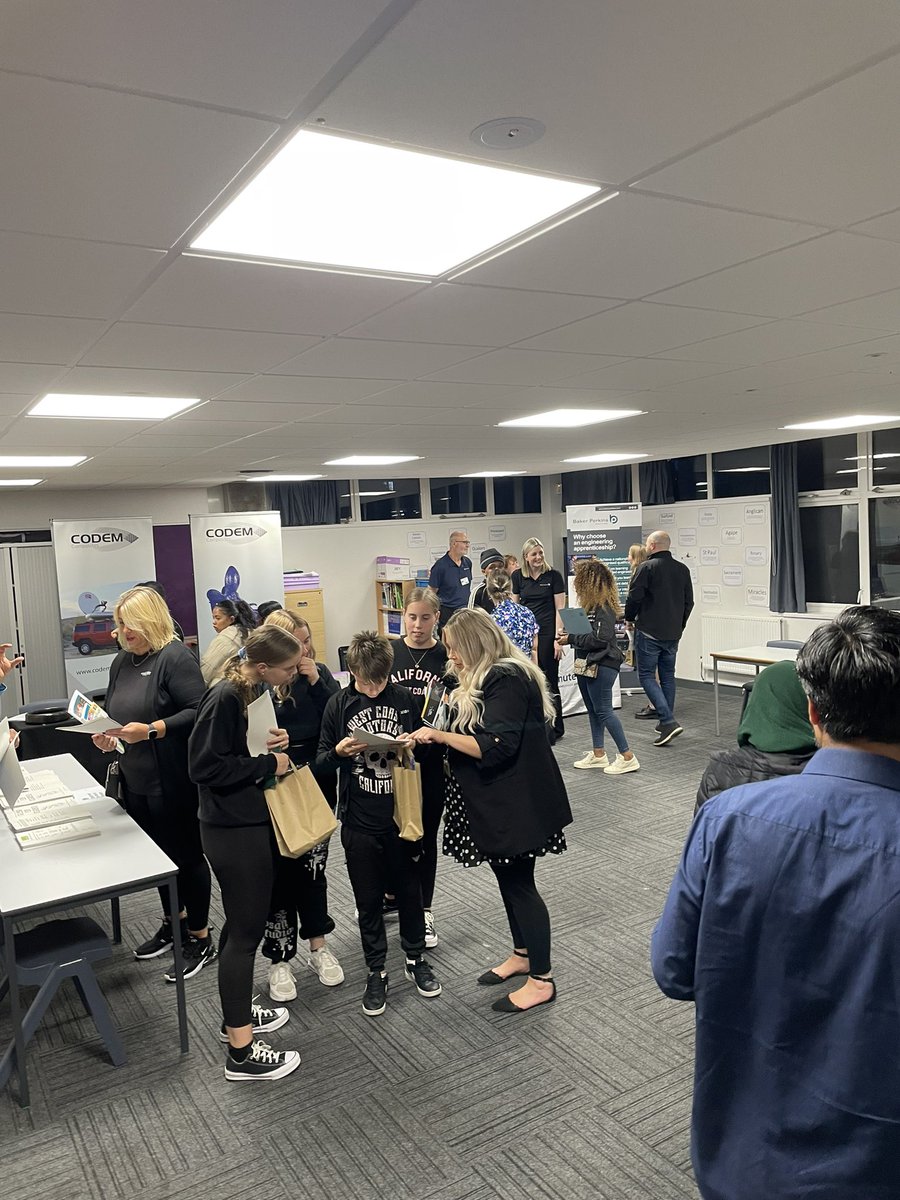 COPA_Careers's tweet photo. We hosted our incredible Post-16 event last night for our Y10 and Y11 students!

It was a really successful event and thank you to all students, parents and providers who attended!

@CityofPeterAcad 

#TeamCoPA https://t.co/FNcO890o71