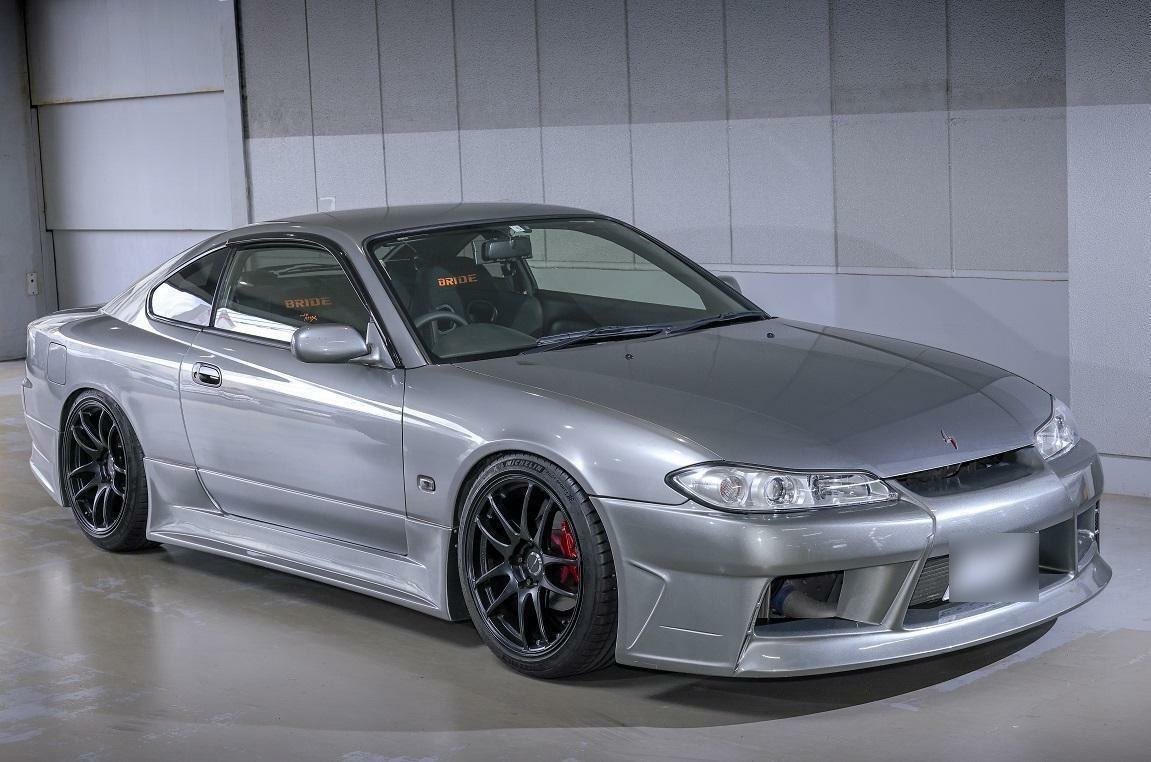 REVSPEED_ch's tweet photo. こちらは、千代勝正選手のS15シルビア。生涯初のマイカーだそう!👏タービン換装仕様です。
昨年10月に納車されたRZ34フェアレディZでもドライビングを楽しんでいるとのこと。
11月号(9/26発売)特集『プロドライバーの愛車図鑑』に掲載しています。 https://t.co/1TJzAs6cXO