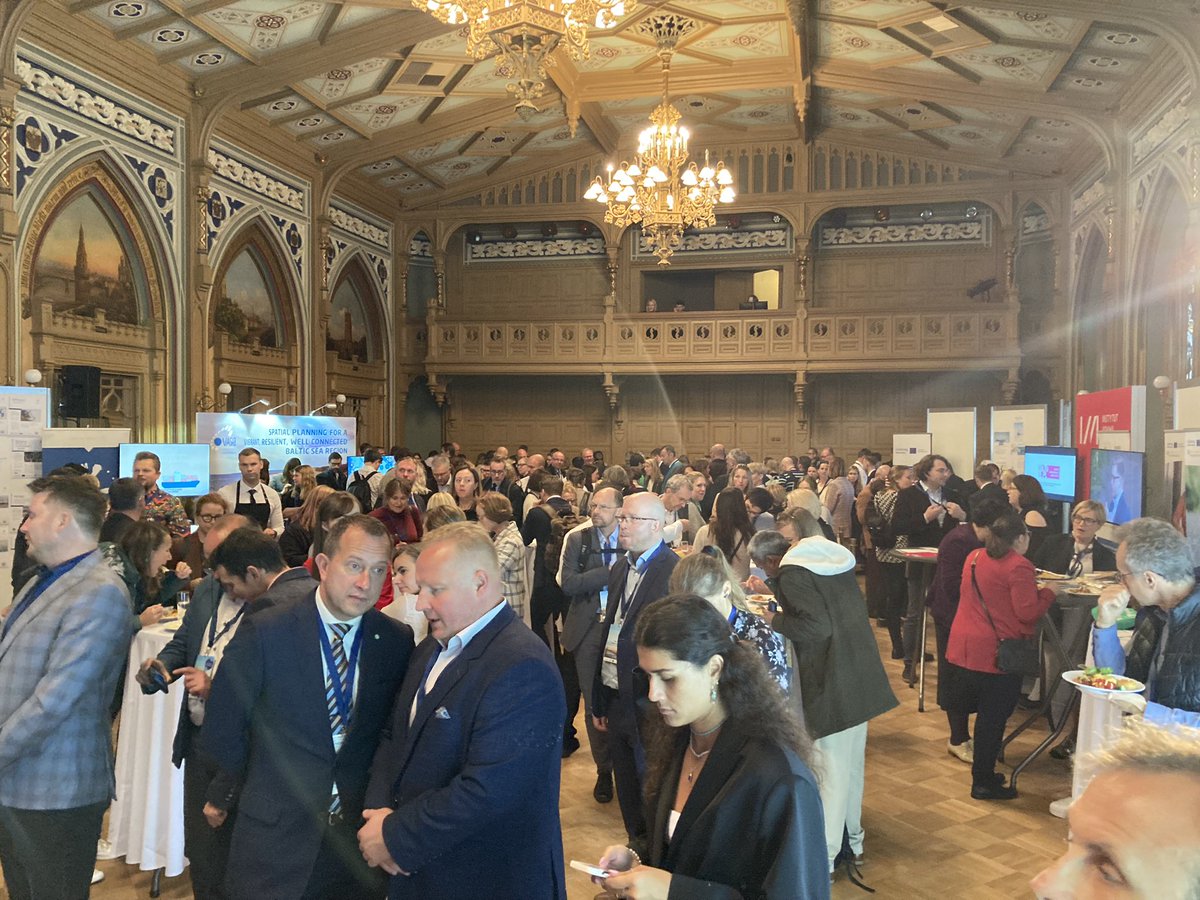 #EUSBSRForum2023 Networking break! Cooperation doesn’t happen in isolation. We are happy to have so many organisations &amp; stakeholders gathered together in the Networking Village ❤️ #BalticSeaRegio