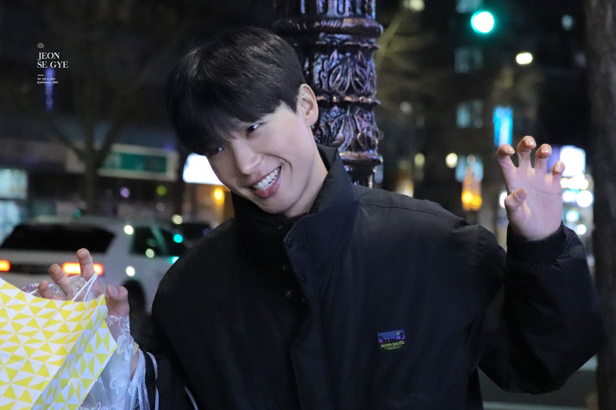 jongbum0317's tweet photo. 연극했을 적.

예쁜 사진 감사합니다🥰 https://t.co/17FcOrCuYg