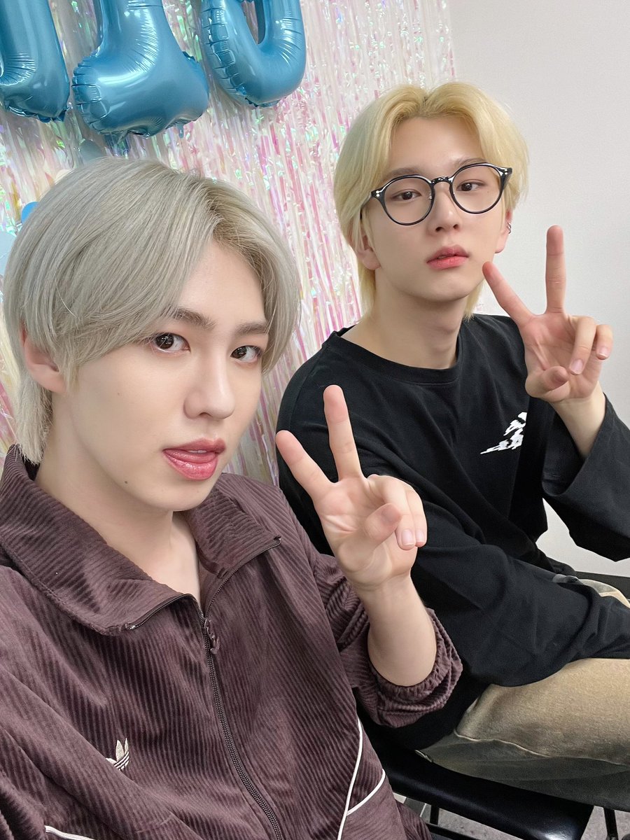 by_EPEX's tweet photo. [#에이든]

아주 귀여운 김해누씨~~~ 생일 진짜 축하해❤️❤️❤️🧡🧡🧡💜💜💜
형이랑 같이 연습생 시작해서 같이 데뷔하고 같이 활동하고 있는게 진짜 행복하고 너무 좋다 
앞으로도 언제나 옆에 있을거니까 장난도 더 치고 더 많이 놀자 알았지????? 많이 사랑해😘

#EPEX #이펙스 #AYDEN #에이든 
#오늘의_주인공_19살_김백승
#AlwaysGotYourBAEK