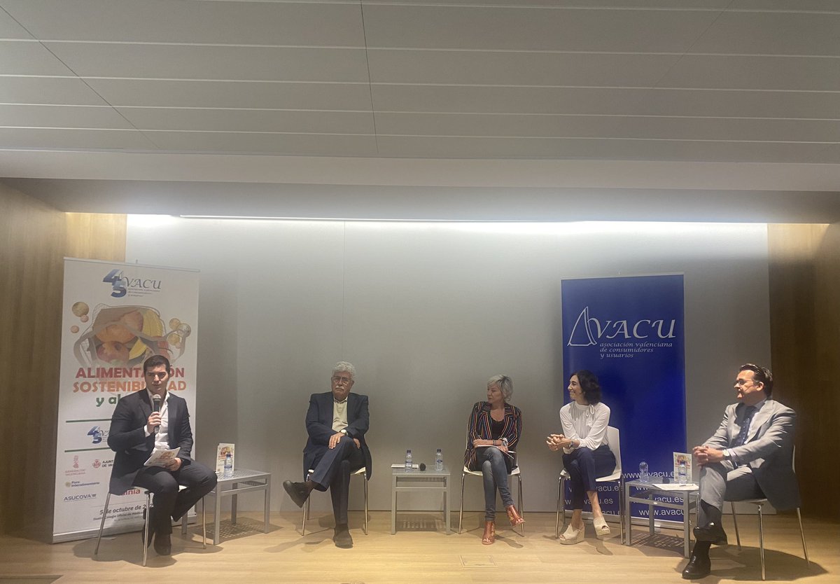 Seguimos con la mesa 2 sobre alimentación sostenible con José Pío Beltran de <a href="/triptolemos1/">Fundación Triptolemos</a> , Ignacio García Magarzo de <a href="/ASEDAS_ORG/">ASEDAS Supermercados</a> , Begoña de Benito de <a href="/ecoembes/">Ecoembes</a> , <a href="/AngelesValencia/">Ángeles Hernández</a> de <a href="/Mercavalencia1/">Mercavalència, S.A.</a> y Manuel Martín de <a href="/UNAE_Valencia/">UNAE consumo</a> <a href="/MPAConsumidores/">Mesa de Participación</a> #jornadaavacu #45avacu