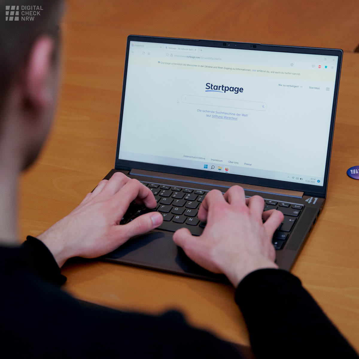 Wie funktioniert eine #Suchmaschine? Was sind Algorithmen und wie bekomme ich ein gutes Suchergebnis?

Das und weitere coole Tipps bekommt ihr hier: digitalcheck.nrw/digital-weiter…

#digitalweiterwissen #DigitalCheckNRW  #Suchen