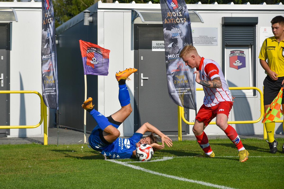 W ostatnim spotkaniu z LKS Płomień Turznica nie brakowało walki, aż chorągiewki nie wytrzymały! 
Liczymy, że w sobotę również będziemy się cieszyć po ostatnim gwizdku!

Sokół Ostróda vs Płomień Turznica, 07.10, 15:30, Stadion Miejski w Ostródzie!

📯Musisz tam być!
📷Maciej Żynda