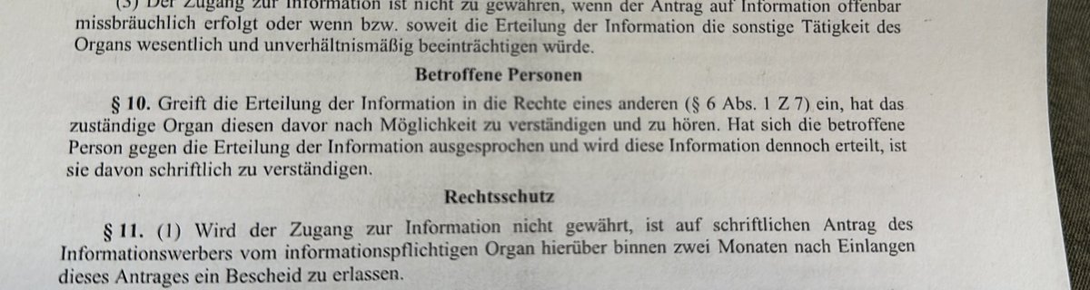 Das ist völlig untergegangen. Die Regierung will betroffene Personen davon informieren, dass Daten zu Ihnen abgefragt werden. Das ist ein großes Problem für JournalistInnen.