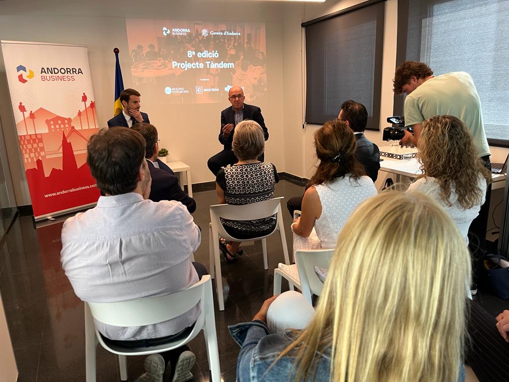 AndorraBusiness's tweet image. 💡Els estudiants participants en el programa #TàndemFP hauran de buscar solucions als reptes plantejats per @Molines_P,  @NiceTech_ i Opció Grup. El 19 de desembre coneixerem el nom de l'equip guanyador. 🔎ow.ly/yeon50PTkSX #InvestinAndorra @GovernAndorra @msauben @hidalgj2