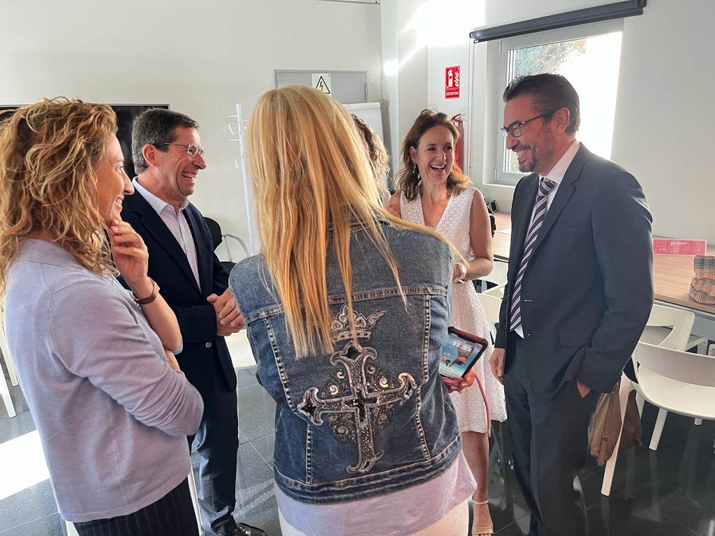 AndorraBusiness's tweet image. 💡Els estudiants participants en el programa #TàndemFP hauran de buscar solucions als reptes plantejats per @Molines_P,  @NiceTech_ i Opció Grup. El 19 de desembre coneixerem el nom de l'equip guanyador. 🔎ow.ly/yeon50PTkSX #InvestinAndorra @GovernAndorra @msauben @hidalgj2