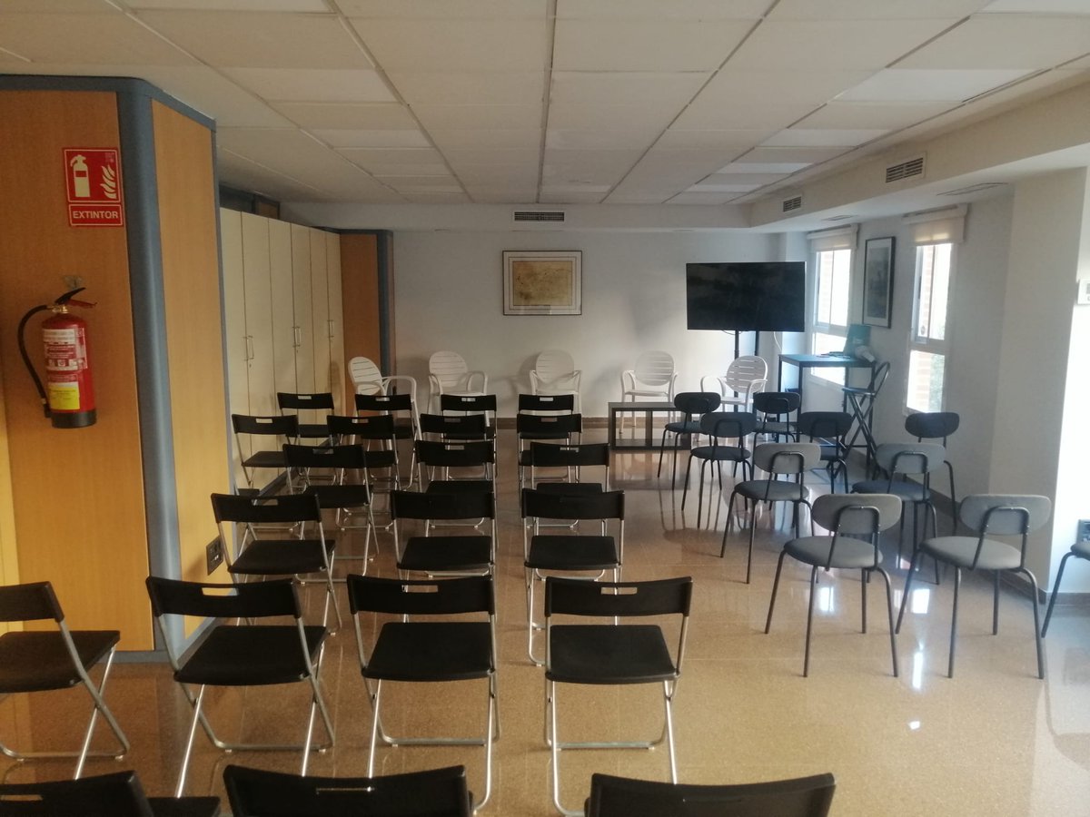 nospoonlab's tweet photo. Todo preparado para "Una birrIA de evento", casos reales de #InteligenciaArtificial maridados con cerveza #NoSpoonLab. Nos vemos en unas horas, nos quedan 10 plazas y cerramos aforo ¡Evento gratuito!. https://t.co/52MVmWPUvR #NoSpoonLab #IA #InteligenciaArtificial #VDS2023 https://t.co/HwI6s0aqW3