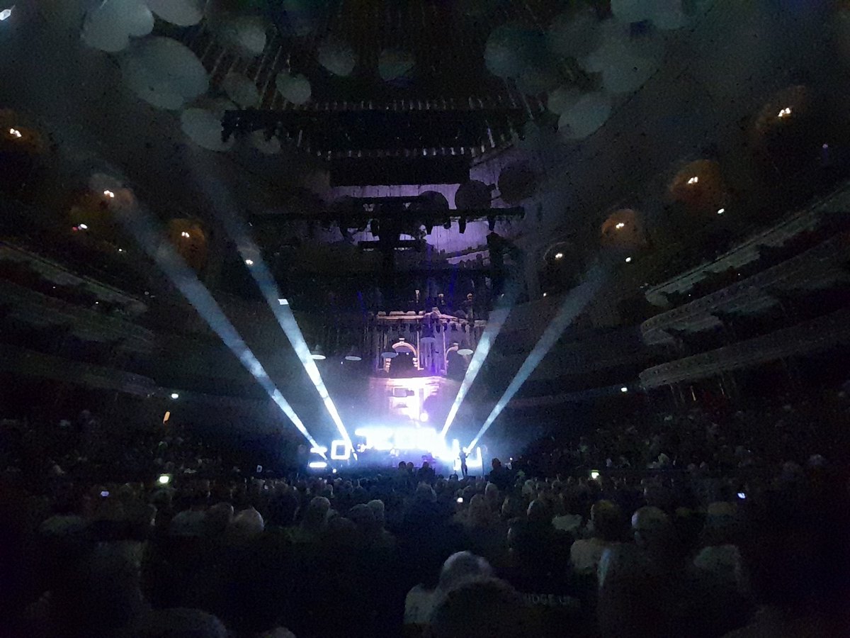 Who else got to see himself <a href="/midgeure1/">midge ure💙</a> at <a href="/RoyalAlbertHall/">Royal Albert Hall</a>  last night? Hope ye enjoyed as much as I did. Everything from nice acoustics, covers, solo &amp; of course Ultravox (inc. Vienna in its entirety). Great performance from himself and Band Electronica/India Electric Co. HBMU