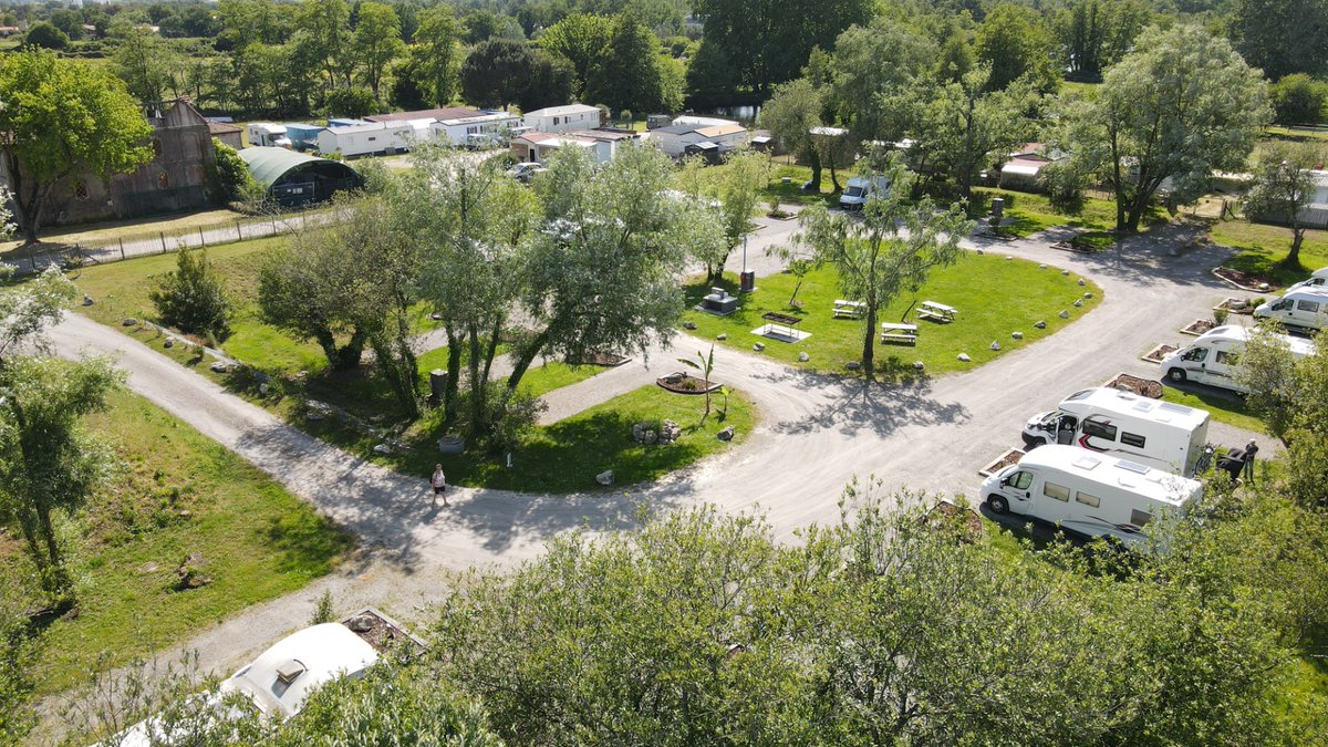 Nous sommes heureux de vous annoncer que l'aire de #camping-car Le Grain à #Ambarès-et-Lagrave a rejoint le réseau #RVR. 🚐🌿
Cette aire agréable, calme et végétalisée correspond parfaitement aux critères qualitatifs de notre réseau #écoresponsable. 🌍🌱