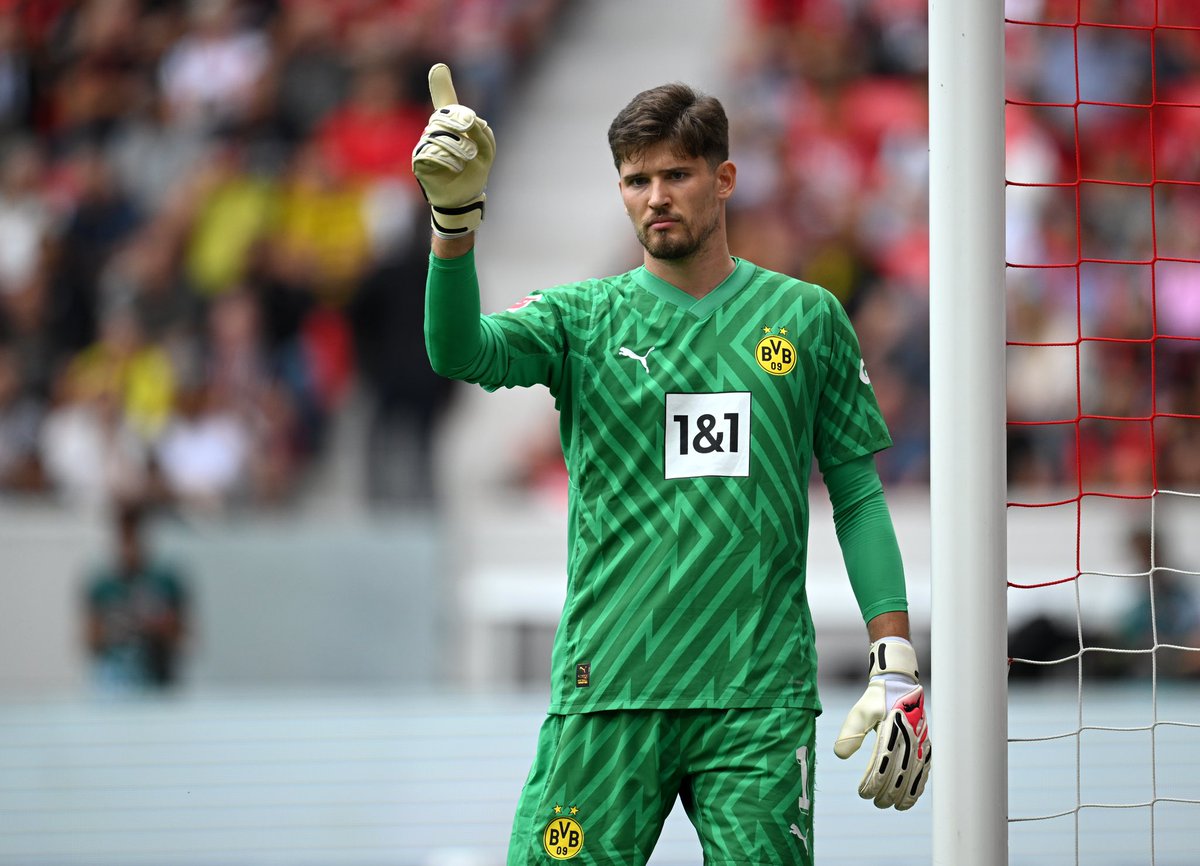 🟡⚫️ Gregor Kobel signs new deal until June 2028 at Borussia Dortmund — it’s done and sealed.

Goalkeeper agrees to new contract as he wanted to stay despite interest and approaches from English clubs.

Two more years added to his current deal, as <a href="/BILD/">BILD</a> reports.