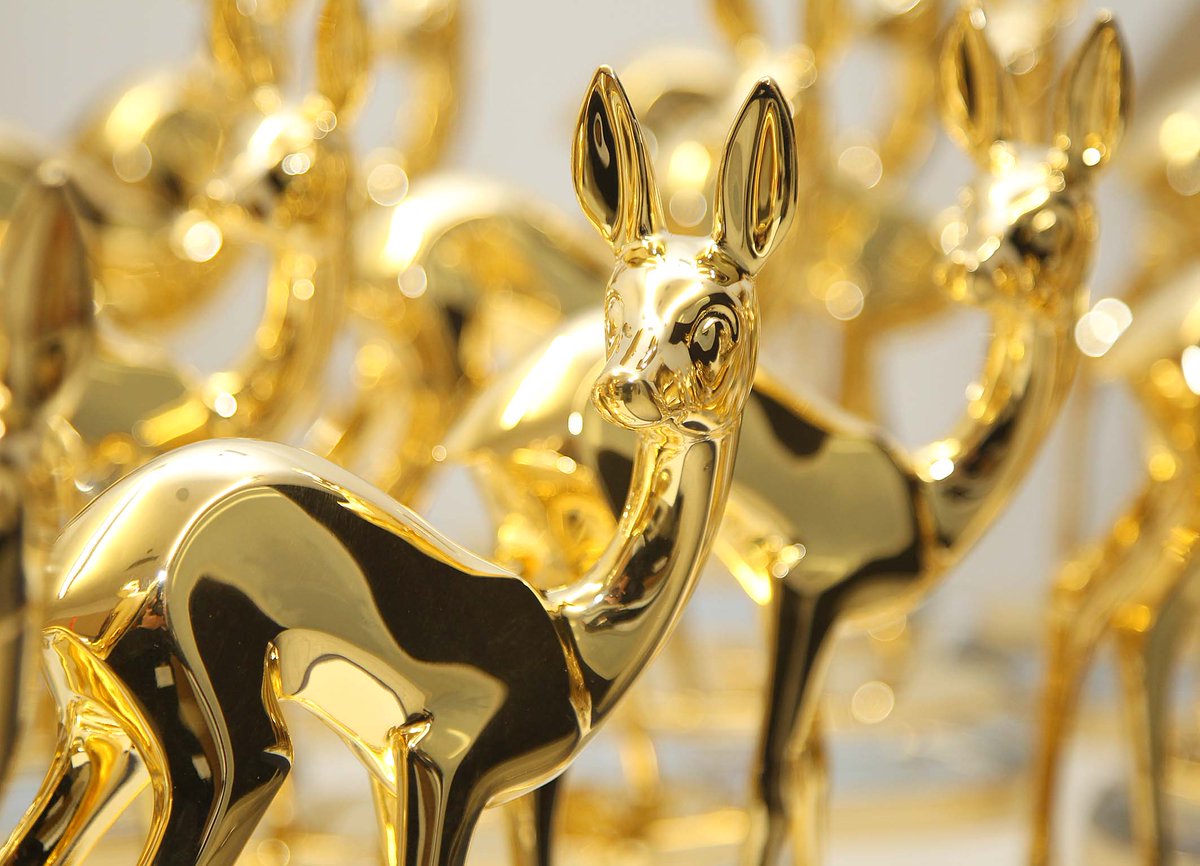 Deutschlands bekanntestes Rehkitz kommt zu <a href="/sat1/">SAT.1</a>: Zu seinem 75. Geburtstag feiert #BAMBI am Donnerstag, 16. November, um 20:15 Uhr eine glamouröse Award-Show bei uns! ©SAT.1/Hubert Burda Media/Torsten Zimmermann