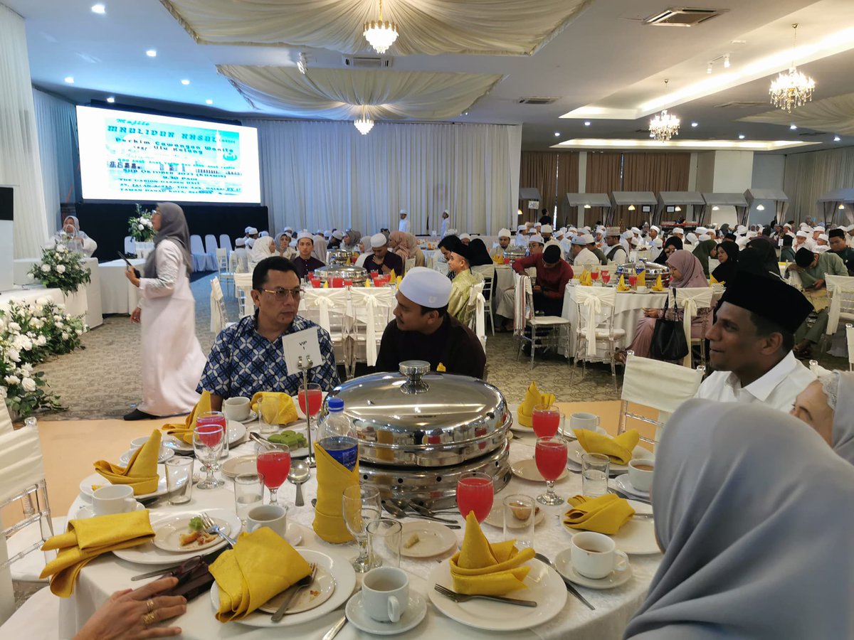 Kamri_BA's tweet photo. saya untuk bersama sama meraikan majlis ini.
#YBKamriKamaruddin
#ADNBukitAntarabangsa

2/2 https://t.co/1LniZ8qFgl
