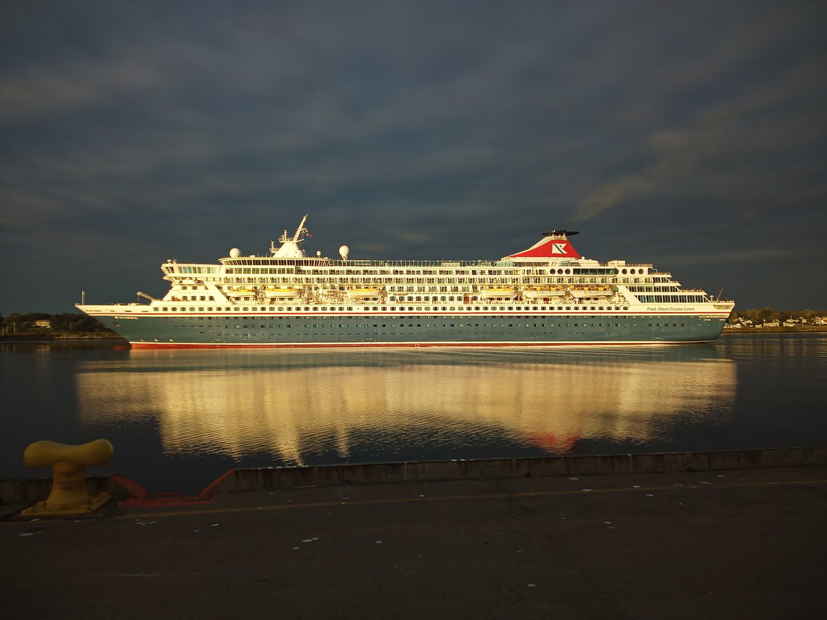 P_Hill_Port's tweet photo. Balmoral coming tothedock https://t.co/qcxPuZ9RHm
