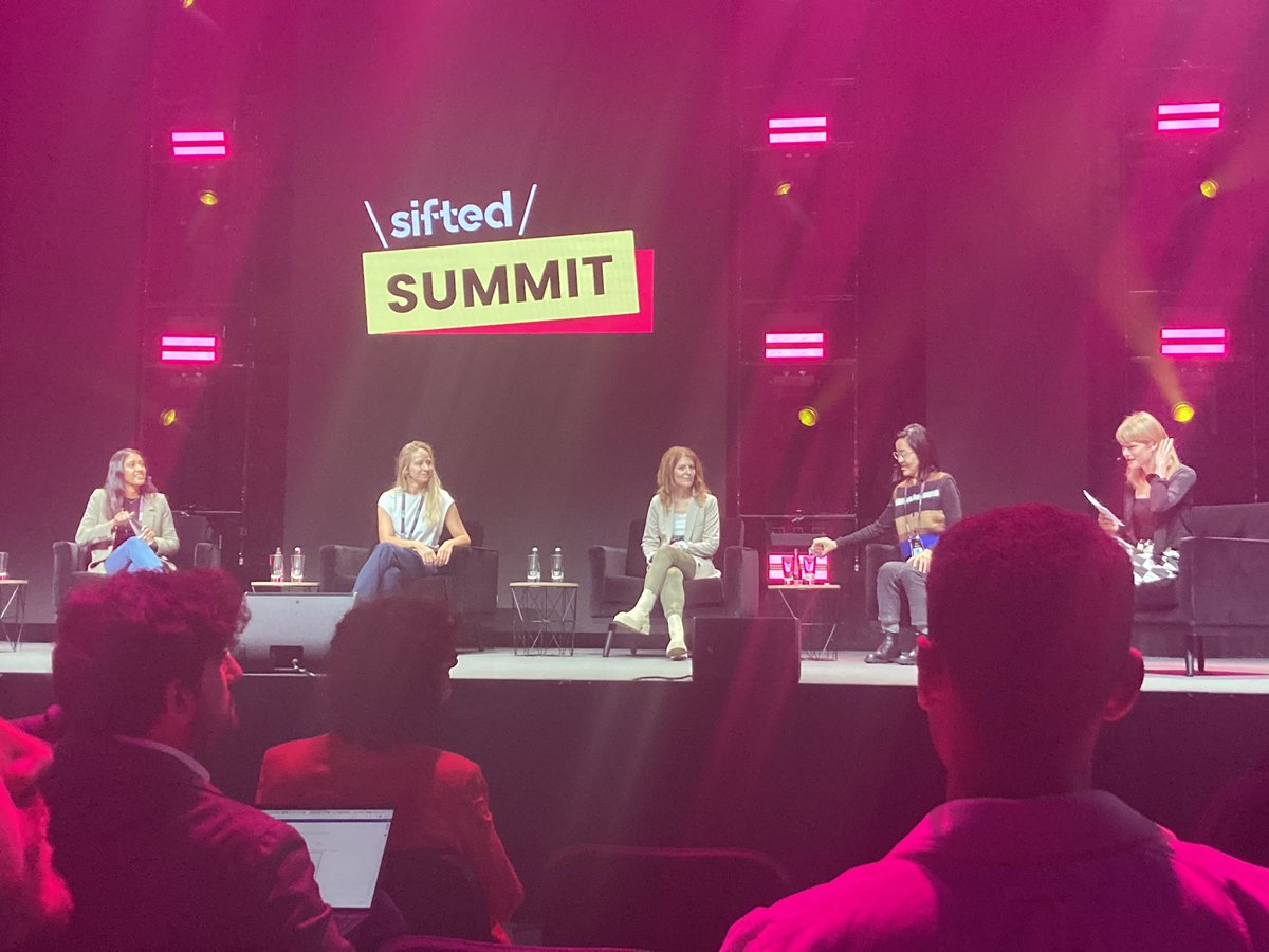 Extraordinary to be at a tech event led by, featuring and attended by so many women. Great job <a href="/Siftedeu/">Sifted</a> #siftedsummit